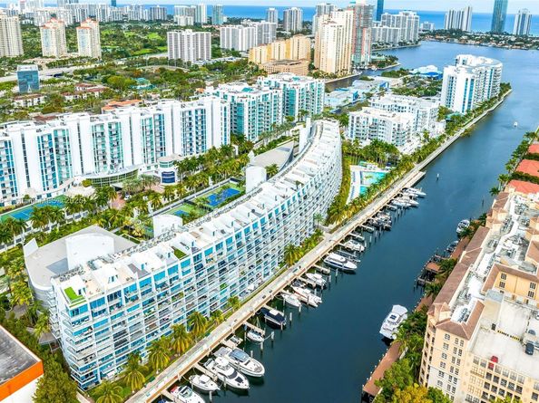 2950 NE 188th St 302, Aventura FL 33180