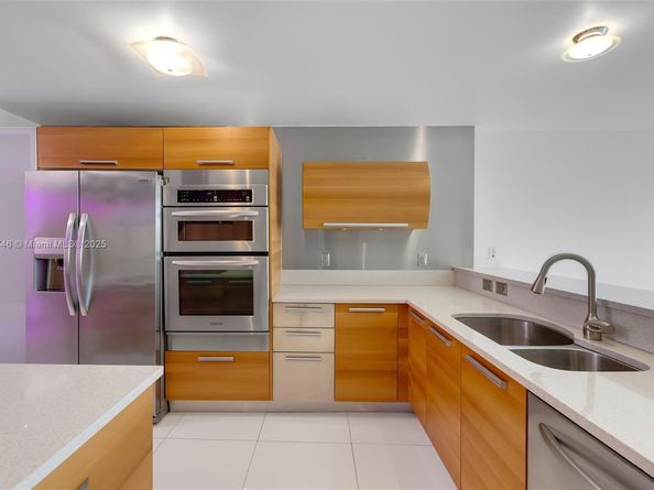 2950 NE 188th St 302, Aventura FL 33180