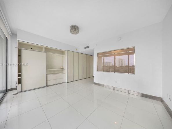 2950 NE 188th St 302, Aventura FL 33180