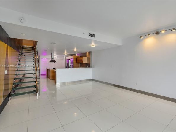 2950 NE 188th St 302, Aventura FL 33180