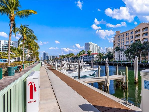 2950 NE 188th St 302, Aventura FL 33180