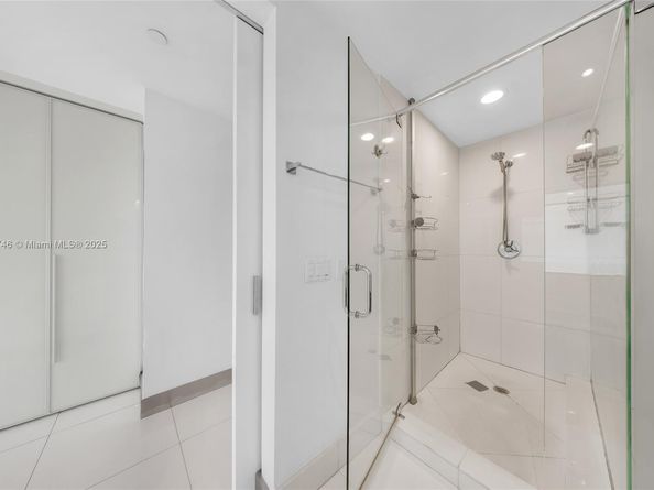 2950 NE 188th St 302, Aventura FL 33180