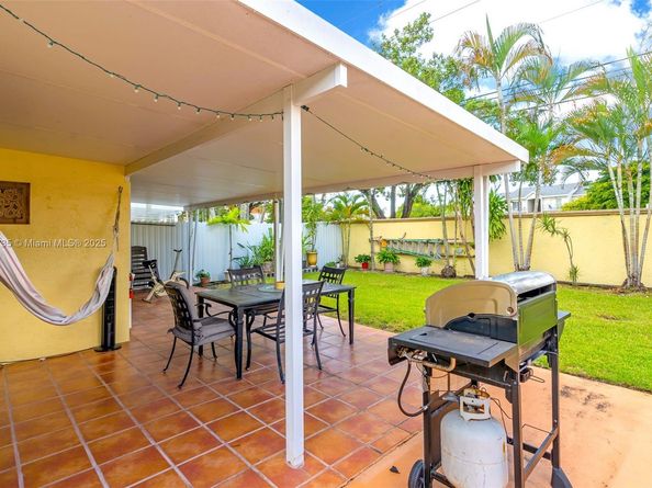 18536 NW 56th Pl, Miami Gardens FL 33055
