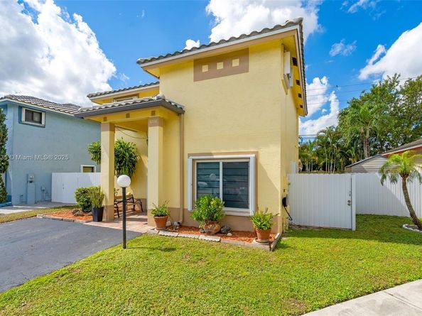 18536 NW 56th Pl, Miami Gardens FL 33055