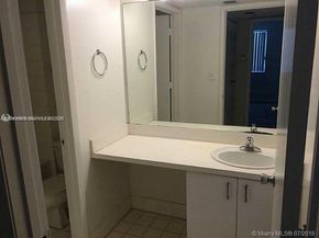 761 N Pine Island Rd 203, Plantation FL 33324