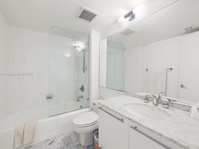 400 S Pointe Dr 1104, Miami Beach FL 33139
