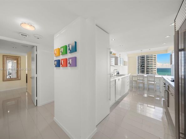 400 S Pointe Dr 1104, Miami Beach FL 33139