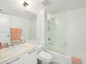 400 S Pointe Dr 1104, Miami Beach FL 33139