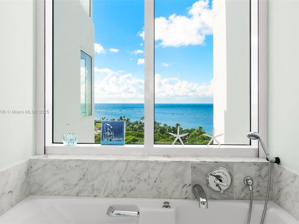 400 S Pointe Dr 1104, Miami Beach FL 33139