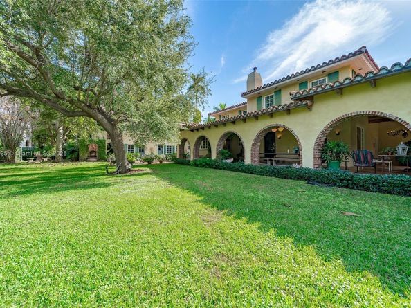 5905 N Bay Rd, Miami Beach FL 33140