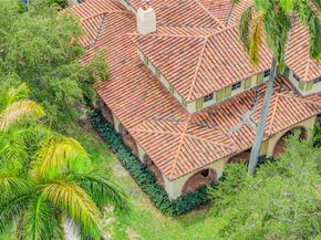 5905 N Bay Rd, Miami Beach FL 33140
