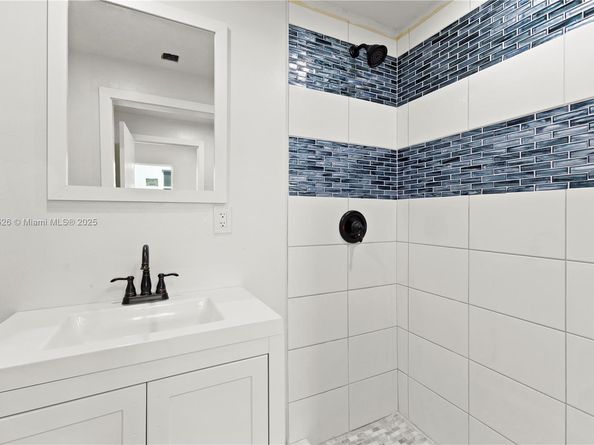 305 NW 58th St, Miami FL 33127