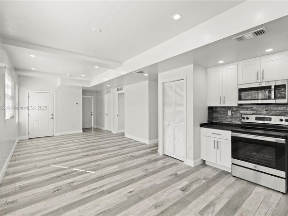 305 NW 58th St, Miami FL 33127