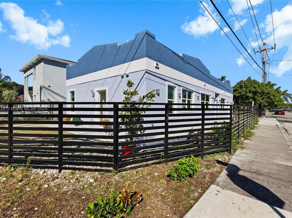 305 NW 58th St, Miami FL 33127