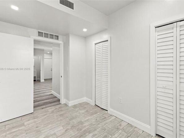 305 NW 58th St, Miami FL 33127