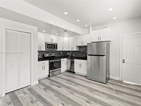 305 NW 58th St, Miami FL 33127