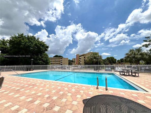 9120 Fontainebleau Blvd 404, Miami FL 33172