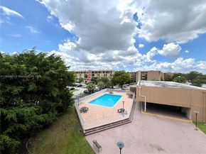 9120 Fontainebleau Blvd 404, Miami FL 33172