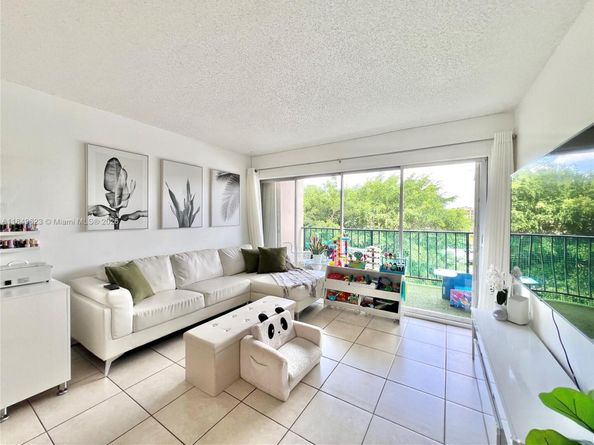 9120 Fontainebleau Blvd 404, Miami FL 33172