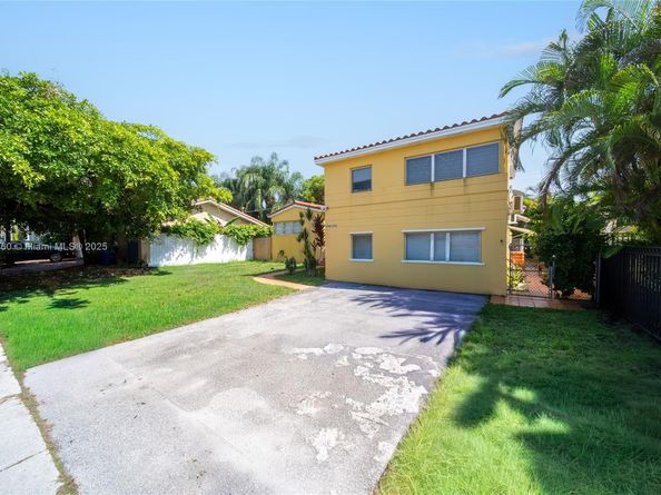 3340 SW 7th St, Miami FL 33135