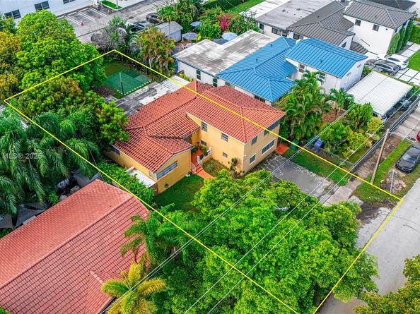 3340 SW 7th St, Miami FL 33135