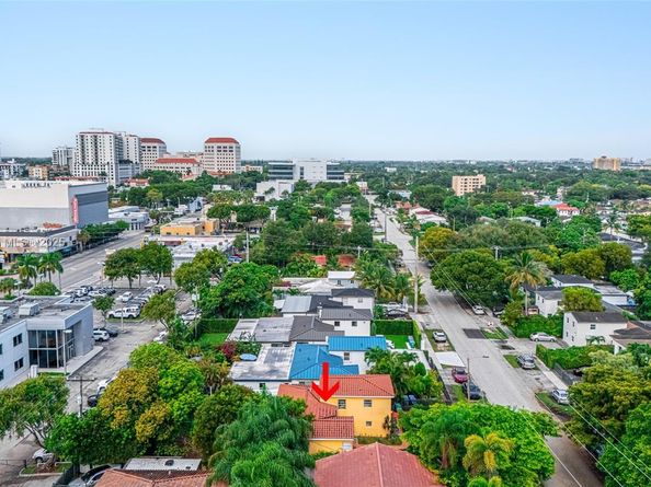 3340 SW 7th St, Miami FL 33135