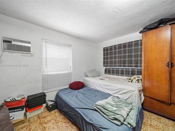 3340 SW 7th St, Miami FL 33135