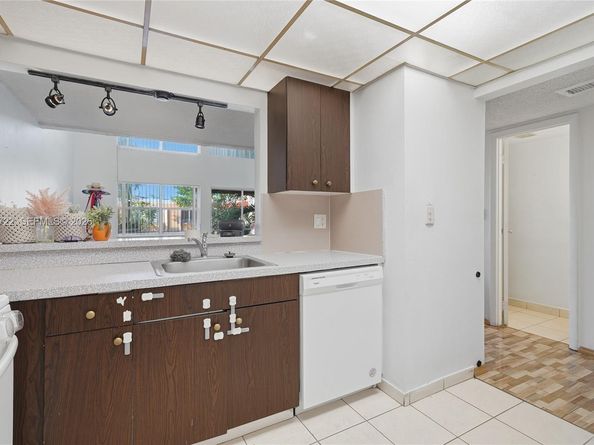 17911 NW 68th Ave P207, Hialeah FL 33015