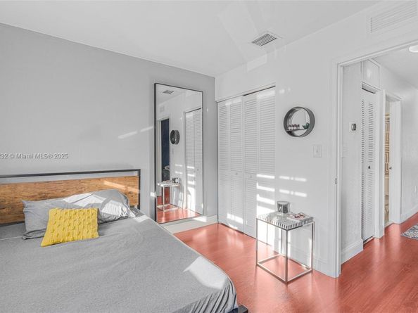 2196 NE 167th St 1114, North Miami Beach FL 33162