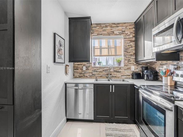2196 NE 167th St 1114, North Miami Beach FL 33162
