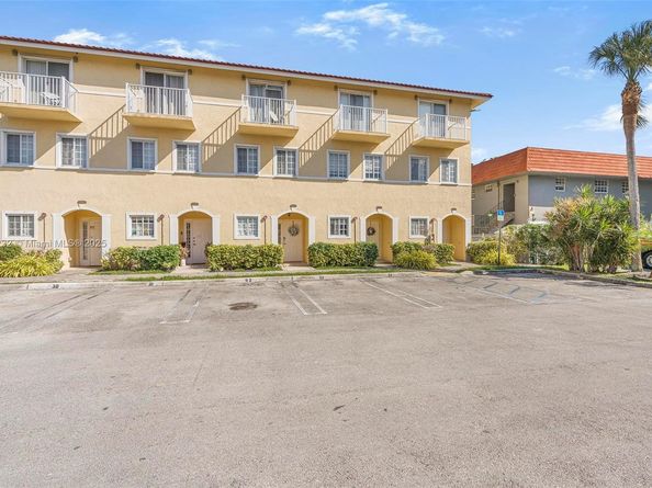 2196 NE 167th St 1114, North Miami Beach FL 33162
