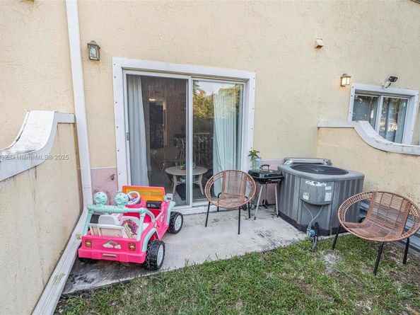 2196 NE 167th St 1114, North Miami Beach FL 33162