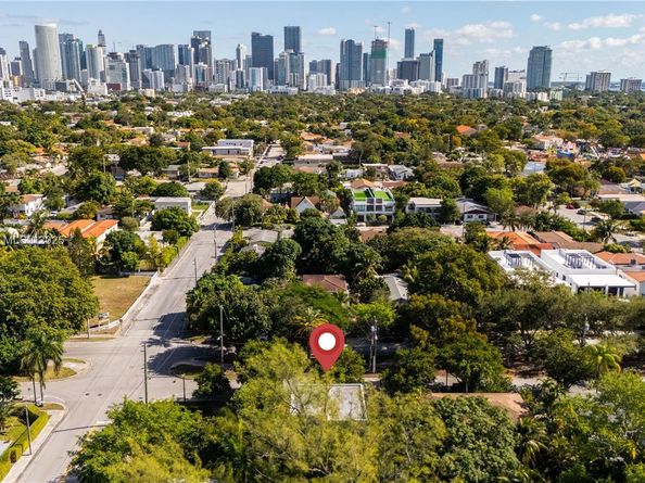 1210 SW 13th Ave, Miami FL 33135