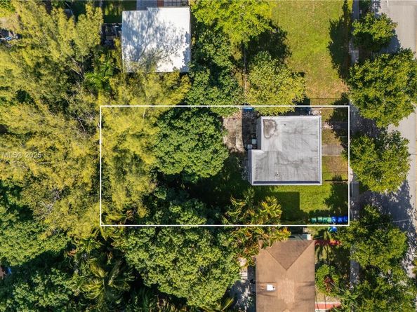 1210 SW 13th Ave, Miami FL 33135