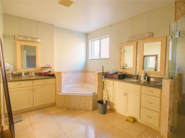 1861 SE 19th AVE, Homestead FL 33035