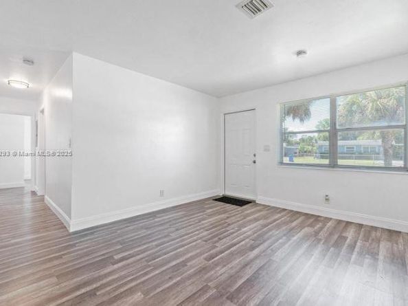 1040 NW 23rd Ter, Fort Lauderdale FL 33311