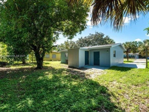1040 NW 23rd Ter, Fort Lauderdale FL 33311