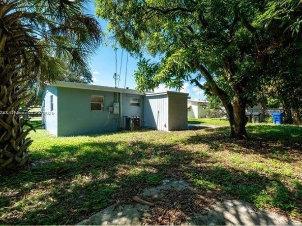 1040 NW 23rd Ter, Fort Lauderdale FL 33311