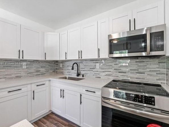 1040 NW 23rd Ter, Fort Lauderdale FL 33311