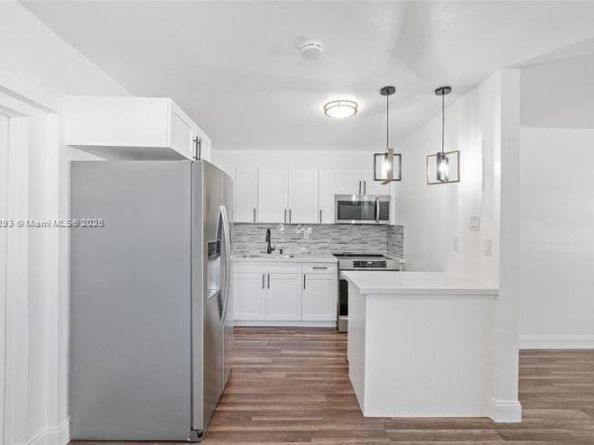1040 NW 23rd Ter, Fort Lauderdale FL 33311
