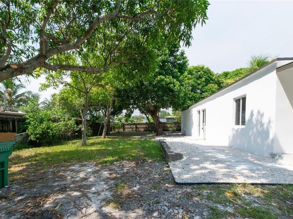 1757 NW 109th St, Miami FL 33167