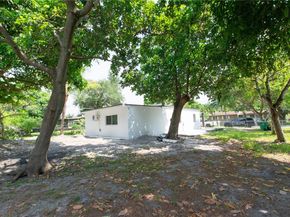 1757 NW 109th St, Miami FL 33167
