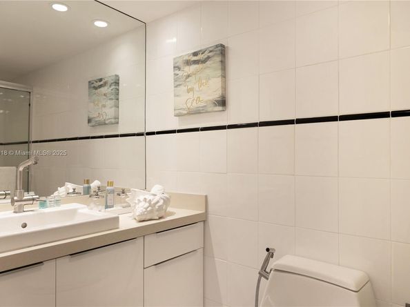 1817 S Ocean Dr 320, Hallandale Beach FL 33009