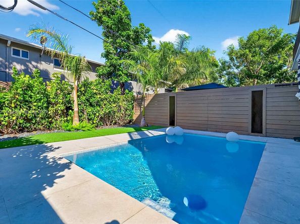 609 NE 8th Ave A, Fort Lauderdale FL 33304