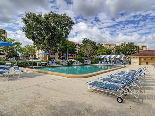 3821 Environ Blvd 411, Lauderhill FL 33319