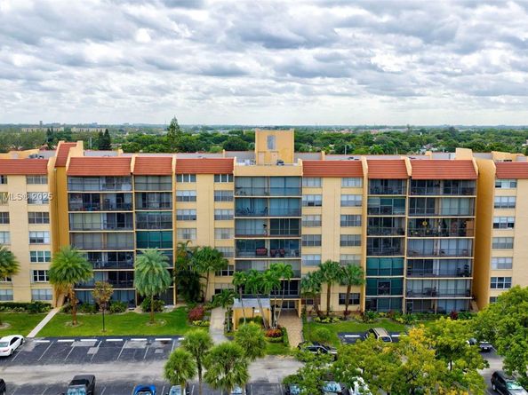 3821 Environ Blvd 411, Lauderhill FL 33319