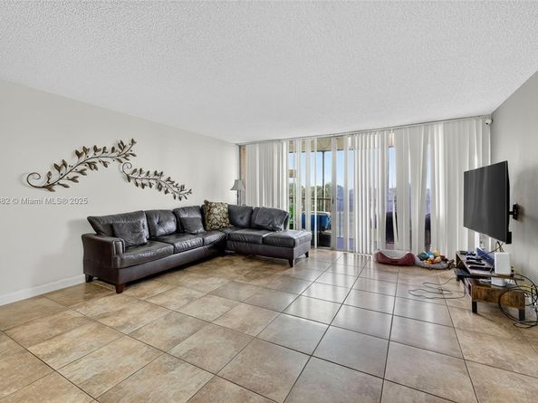 3821 Environ Blvd 411, Lauderhill FL 33319