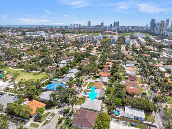806 NE 4th St, Hallandale Beach FL 33009