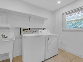 806 NE 4th St, Hallandale Beach FL 33009