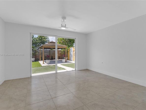 806 NE 4th St, Hallandale Beach FL 33009